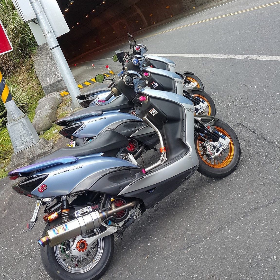疾風鐵鷹 S 經典一代勁戰絕版噴射車殼兄弟塗裝系列 佳昇車業 安全運転 Facebook