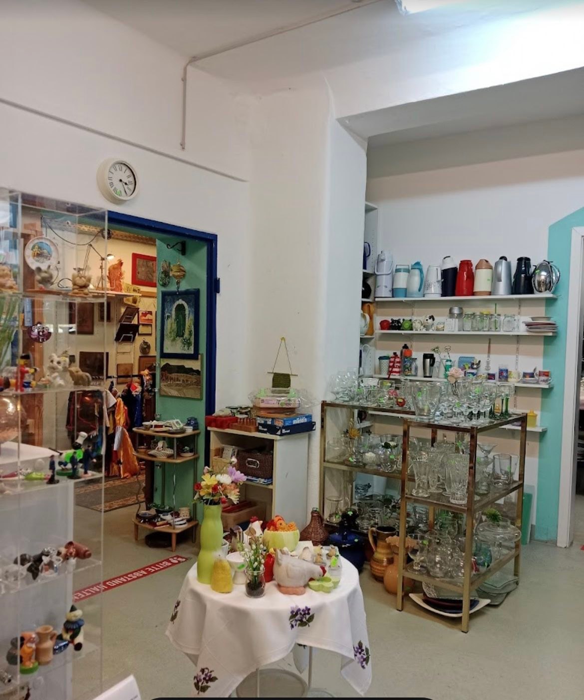 Topf und Teller“, das Second-Hand- Kaufhaus, hat neue Öffnungszeiten: Montag- Donnerstag von 10-16 Uhr. Am Samstag 18.Juli und 1.August von 10-13 Uhr Moltkestrasse 14, 79379 Müllheim, TEL. 07631/3661