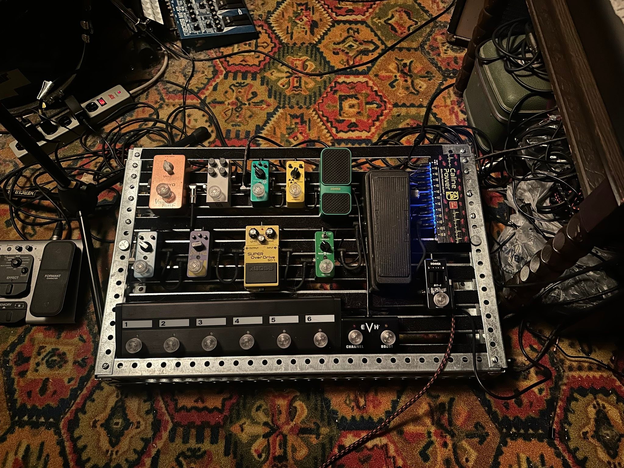 Building a pedalboard with Boss ME-80 and Donner pedals