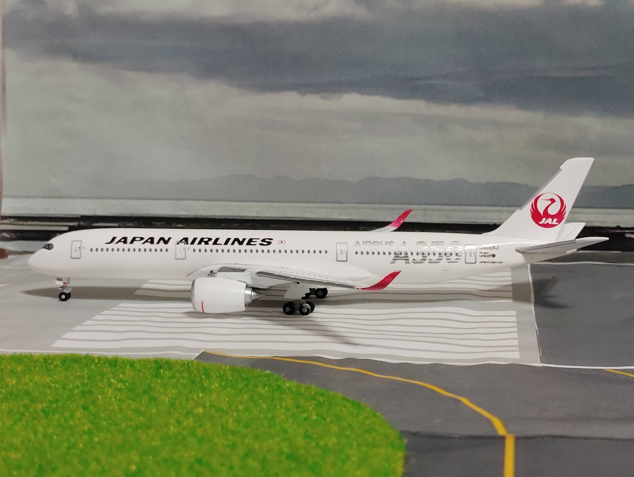 エアバスA350-900のスペシャルマーク勢揃い。 1号機挑戦のレッド 2号機