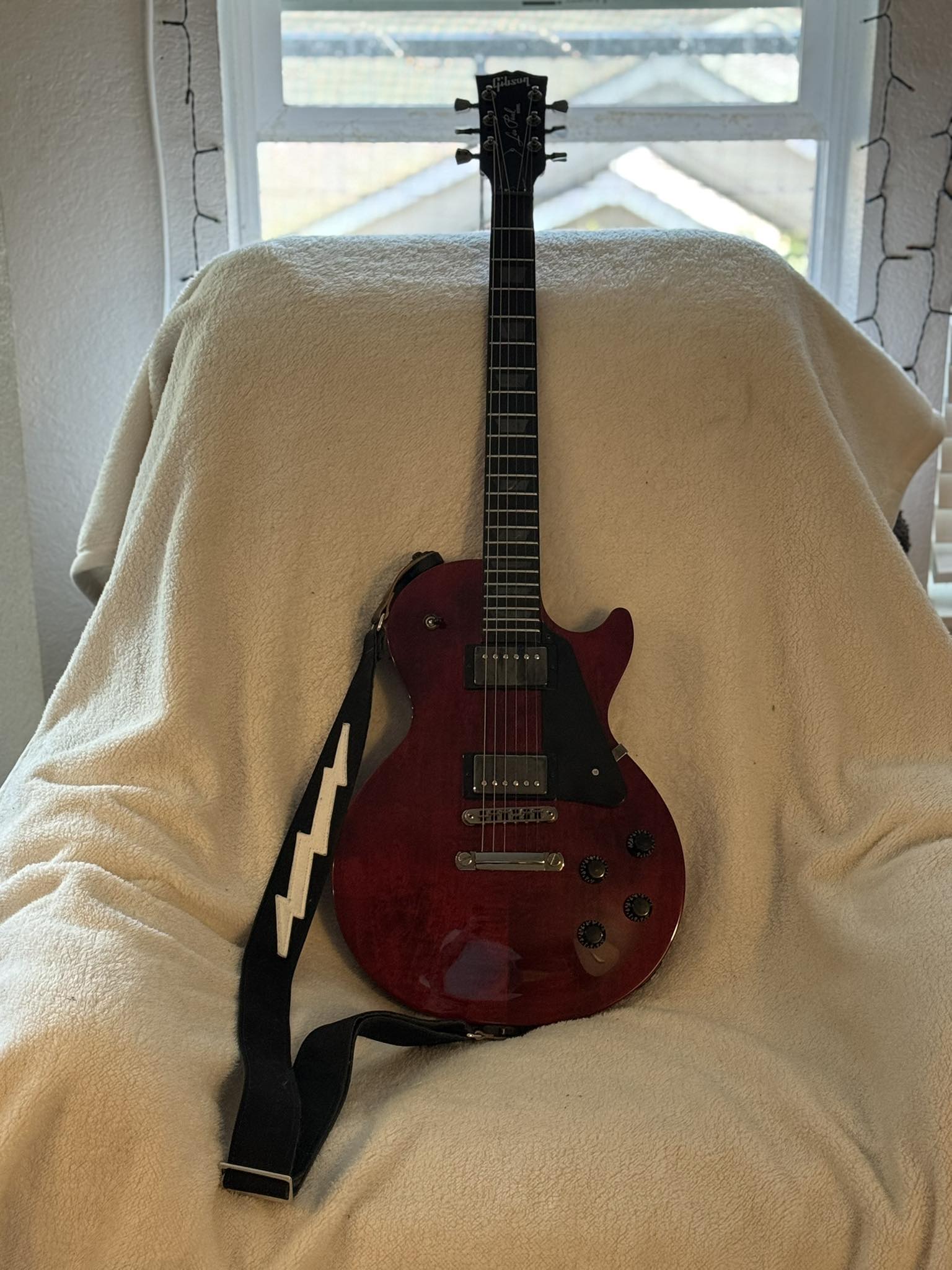 Red wine Les Paul Studio 2005 guitar