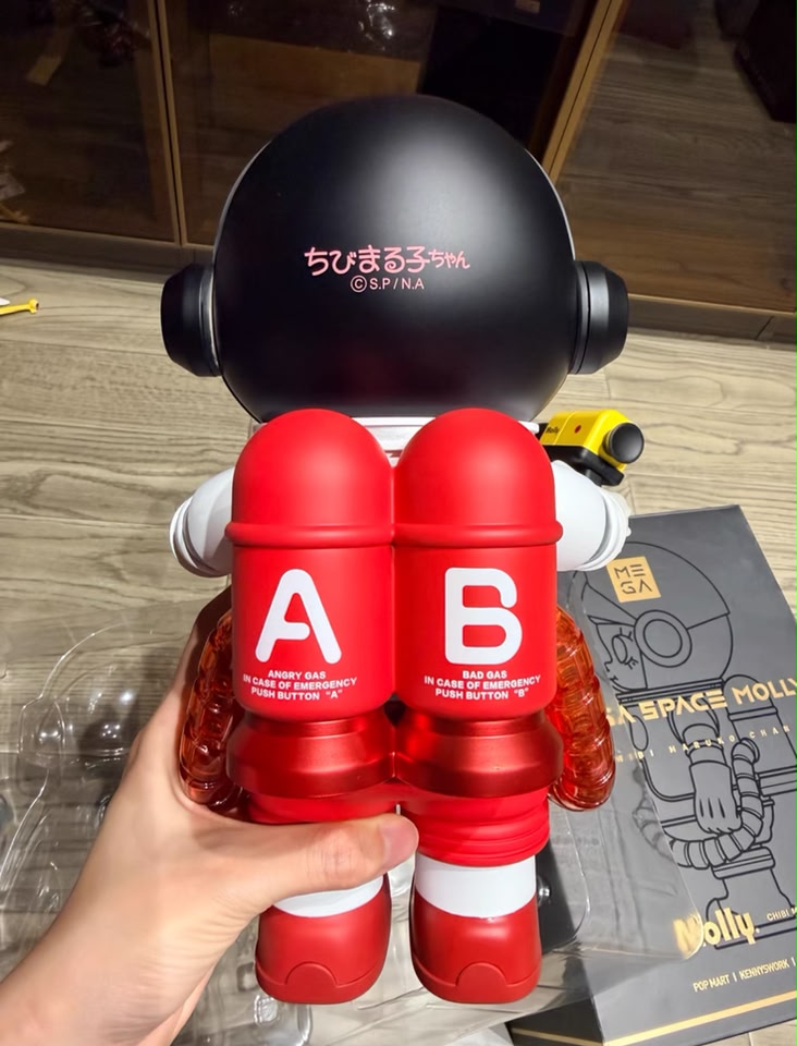 Popmart Mega Space Molly Chibi Maruko Chan 400% for sale - Version