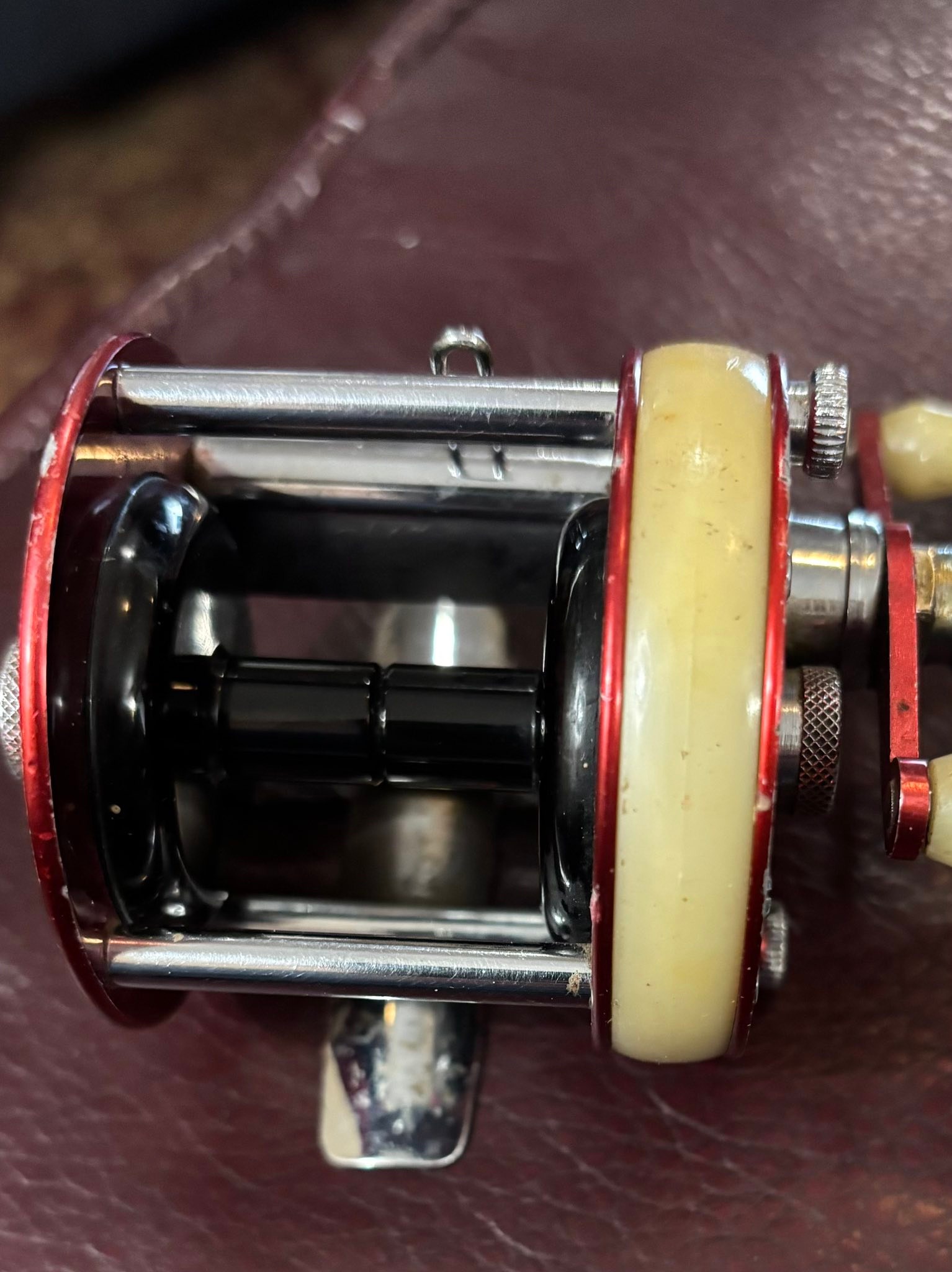 ABU 1750 A ベイトリール 赤/クリーム ABU 1750A ABU 1750 A ベイトリール 赤/クリーム Yahoo