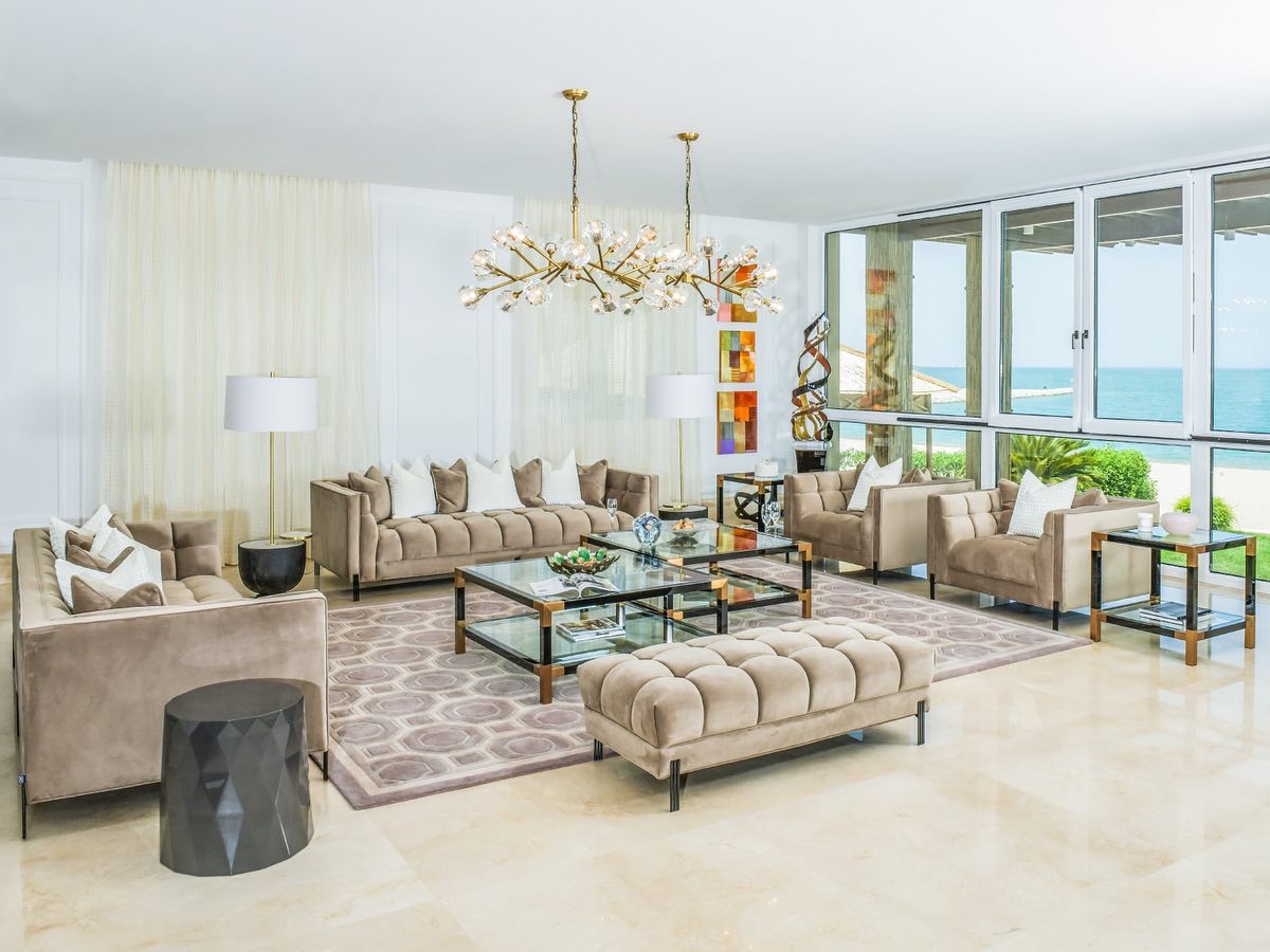 Eichholtz.Qatar - The sumptuous Sienna Sofa pairs comfort...