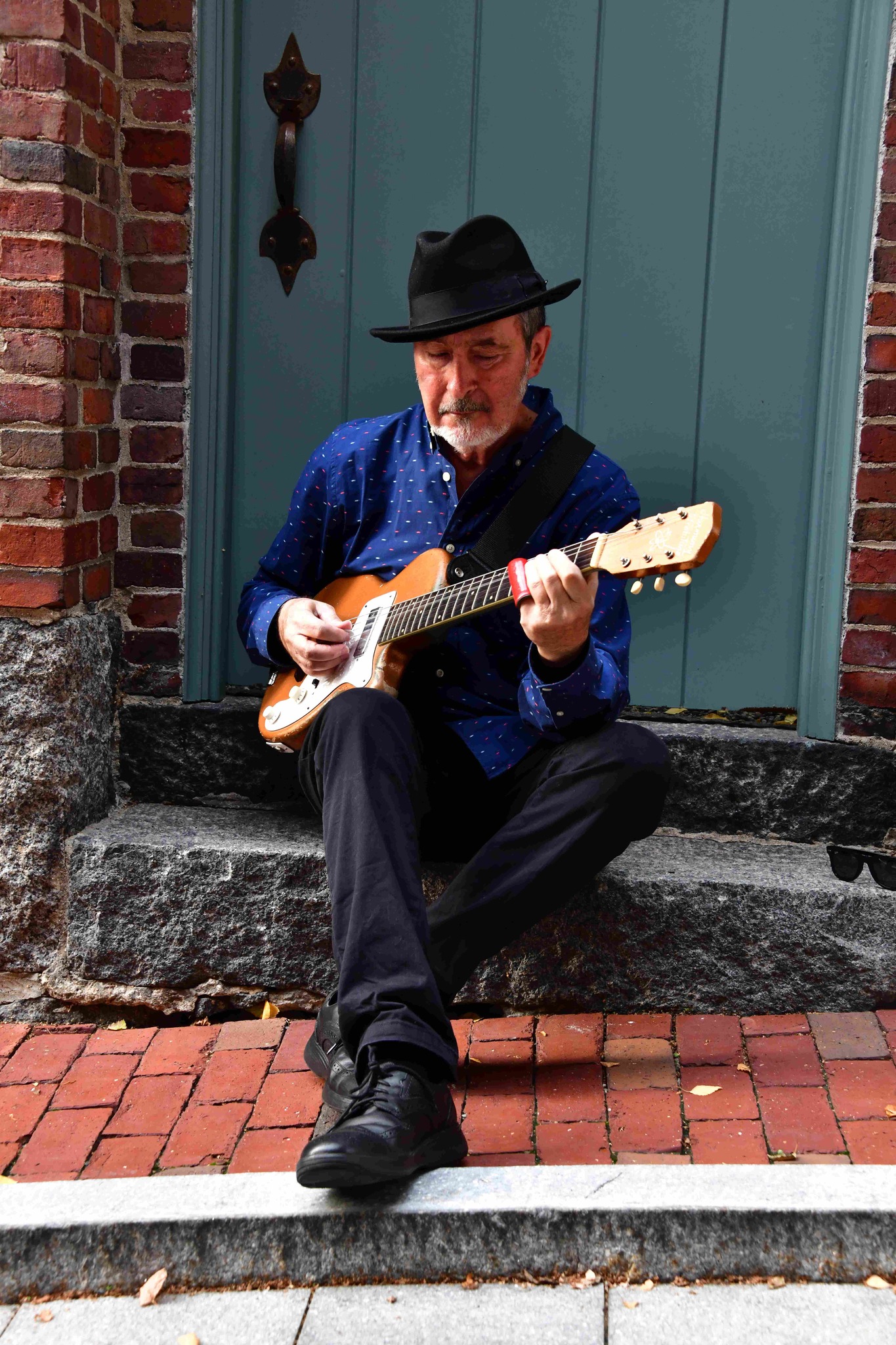 Ronnie Earl's blues guitar virtuoso live in Europe