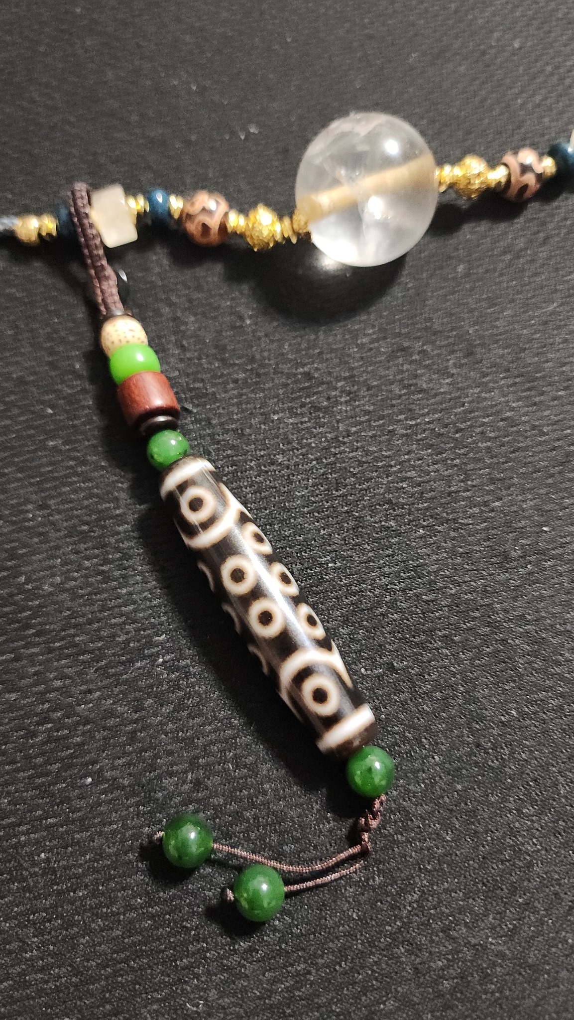來自西藏的聖物～21眼天珠21眼天珠被視為天珠族群中能量最強大、具備