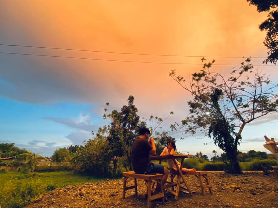 Kape Razzo - Earlier’s sunset at 5:39pm. No filter. 😍🌄☕️... | Facebook