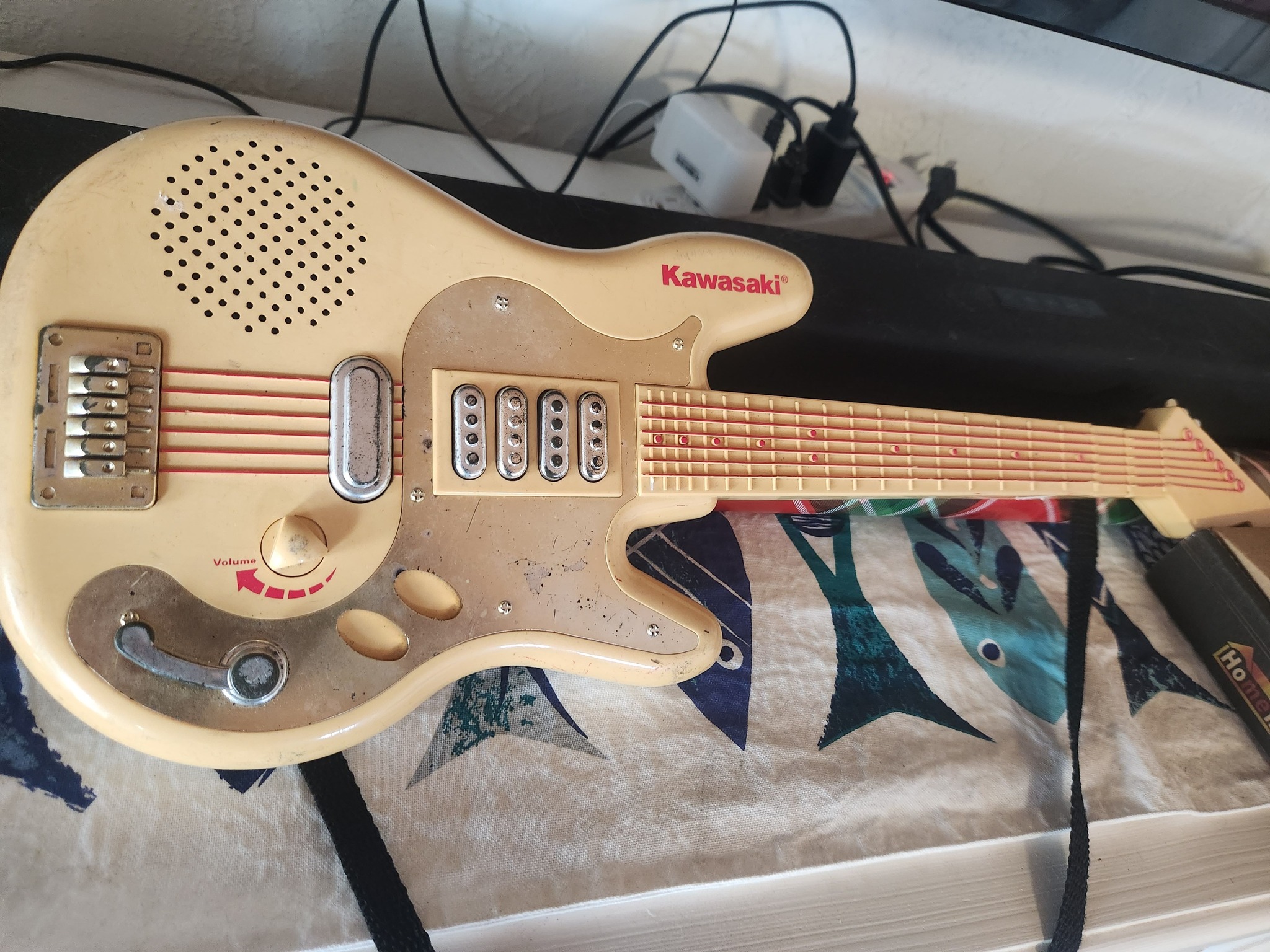 Kawasaki Valuma guitar identification and information needed