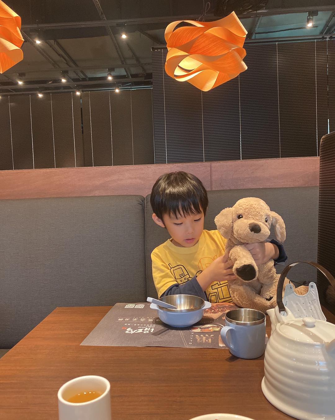 質感人妻依娃 昨天帶小睿去看銀行的保管箱 這是之前中國信託 Facebook