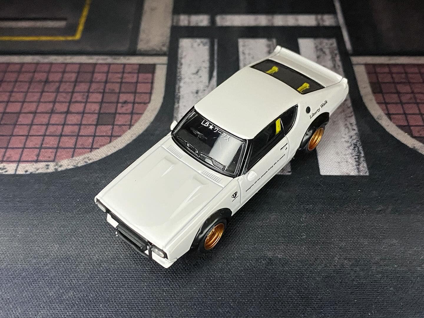 Inno64 1/64 Nissan Skyline GT-R R32 diecast model available