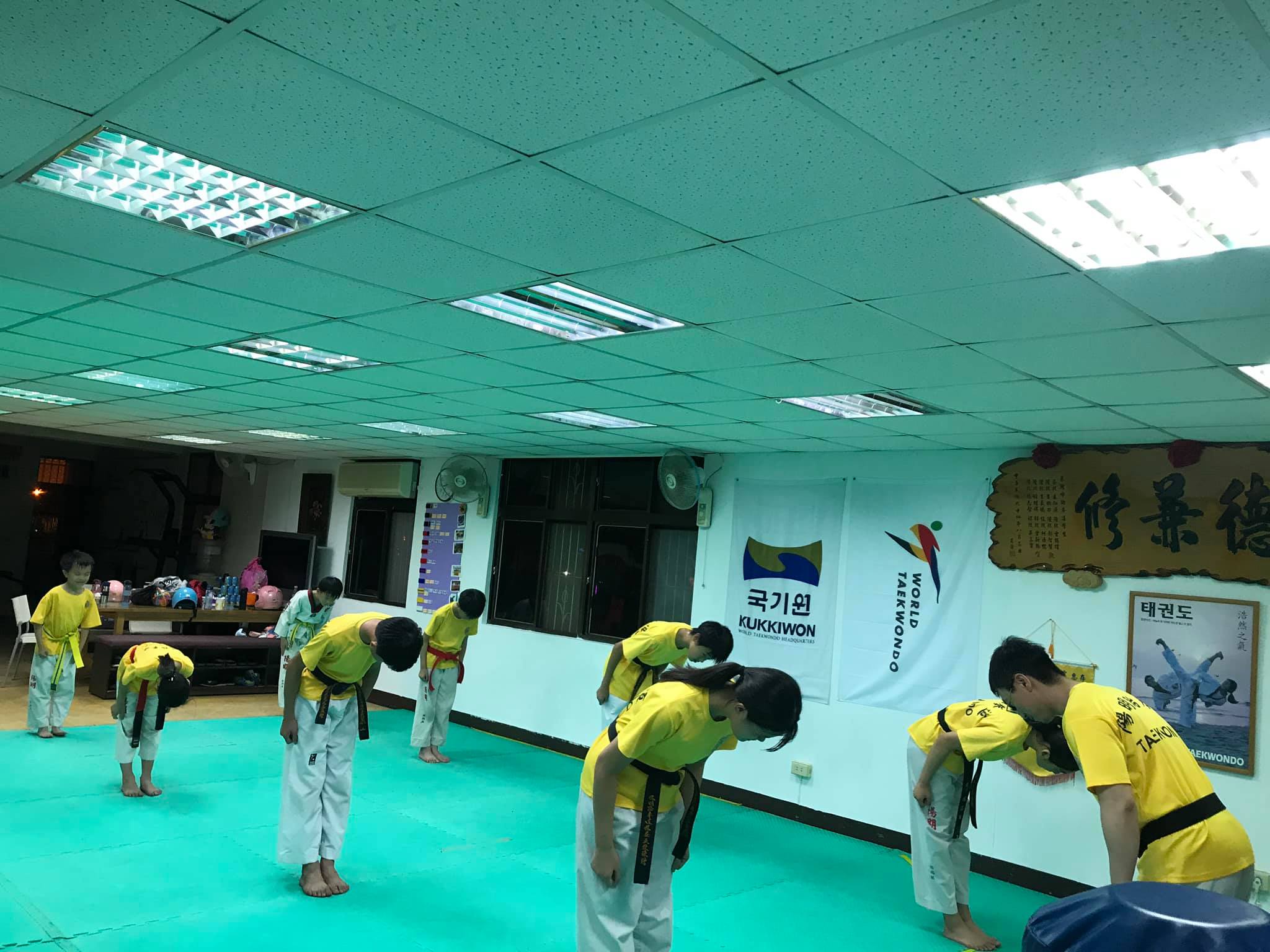 陽明跆拳道 - 上課の日常☀️ 《始於禮 終於禮》🙇‍♂️ 跆拳道🥋 不僅是拳打🤛腳踢🦶...