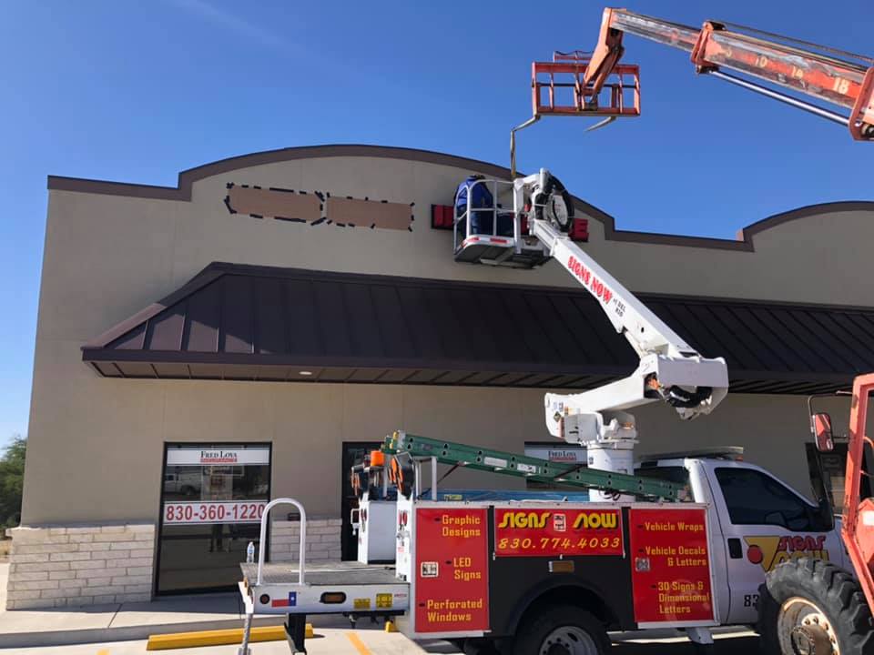 Our last installation of the... - Signs Now of Del Rio Inc. | Facebook