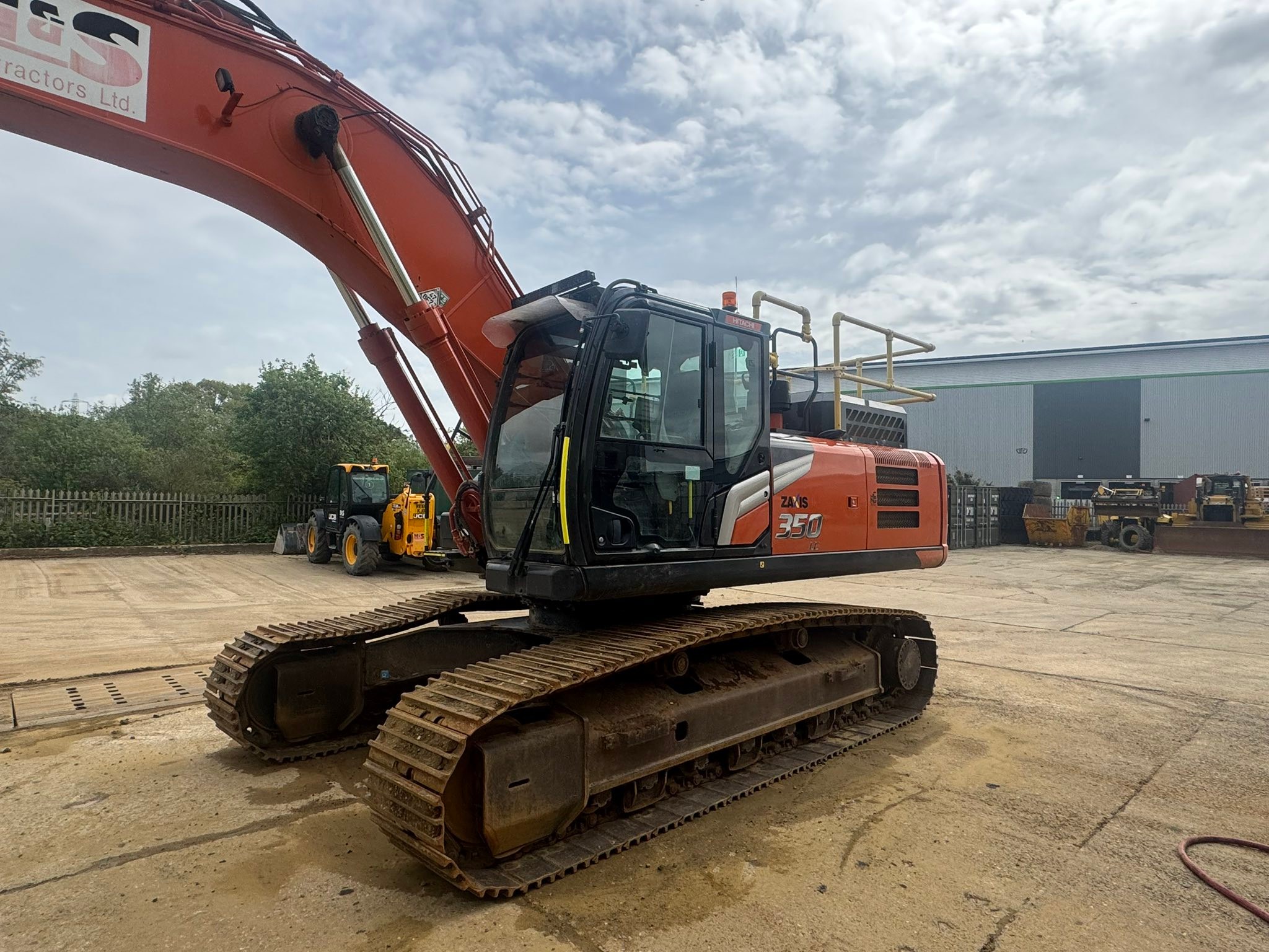 🚀 Meet the ZX375USLC-7, our biggest short‑tail swing excavator