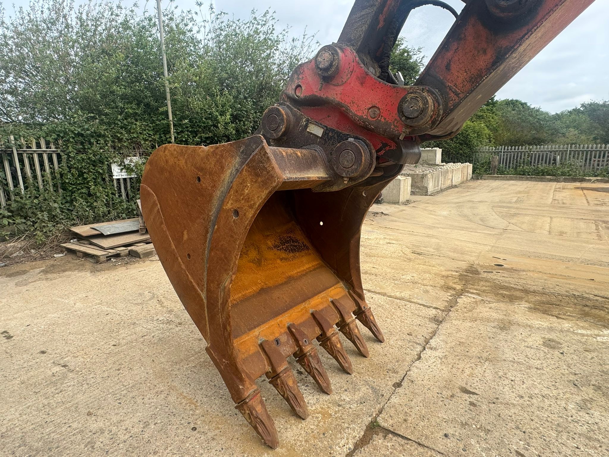 🚀 Meet the ZX375USLC-7, our biggest short‑tail swing excavator