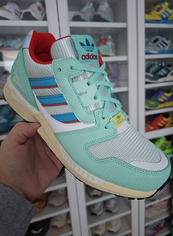 Und da ist er ja schon! Adidas ZX 8000 Atmos 