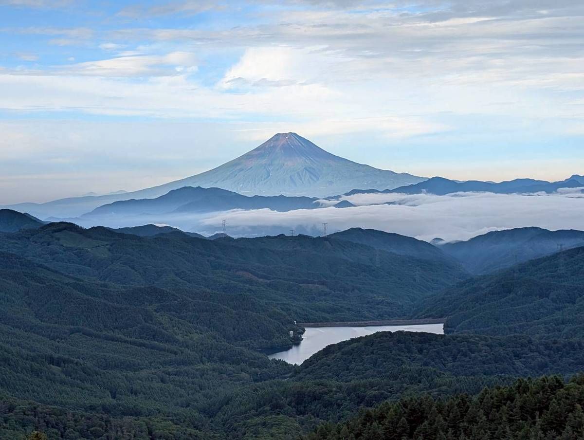 2026/7/10/7:22/薄っすらと富士山。汗だくだく/富士
