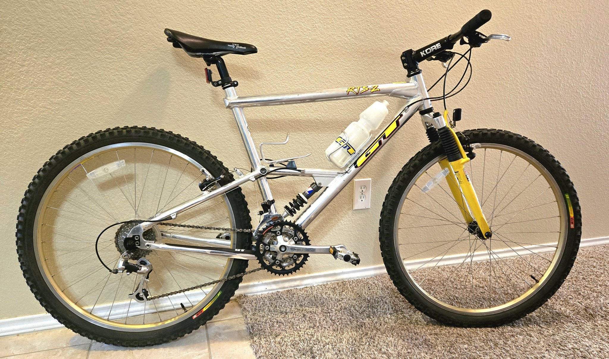 gt bicycles mountain bike Avalanche Comp  GT Bicycles 2016 - First