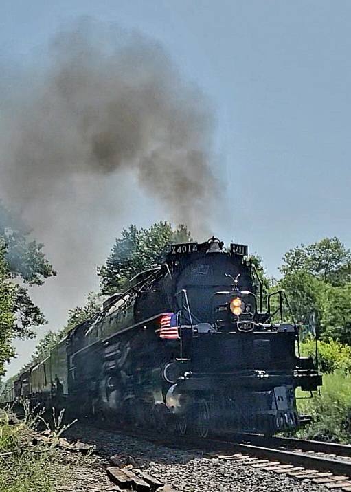 My photos of GECX 6002!! Shot today at North East PA
