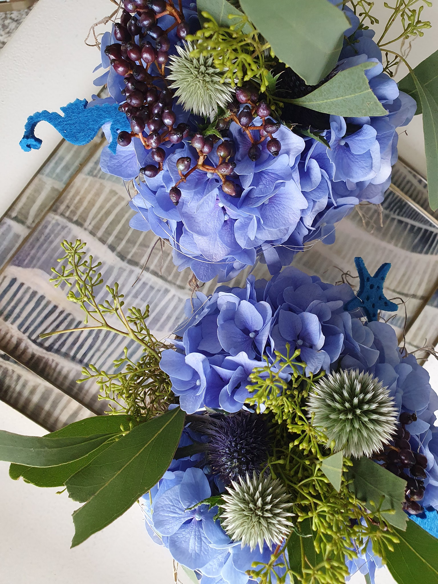 Hortensien-Gestecke💙 Ab dieser Woche gibt es auf alle Pflanzen 50% Rabatt. Ein paar Einzelstücke bzw. Restposten gibt es auch im Sale. Sommerpause 16.08. bis 14.09. Ab 15.09. sind wir wieder zurück