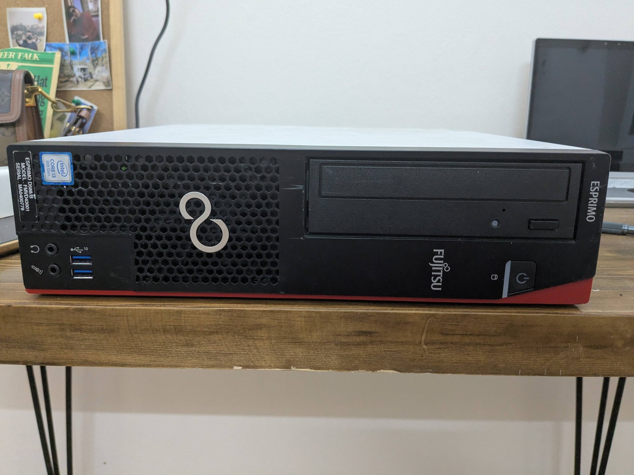 HN] Fujitsu d588 + i3 9100