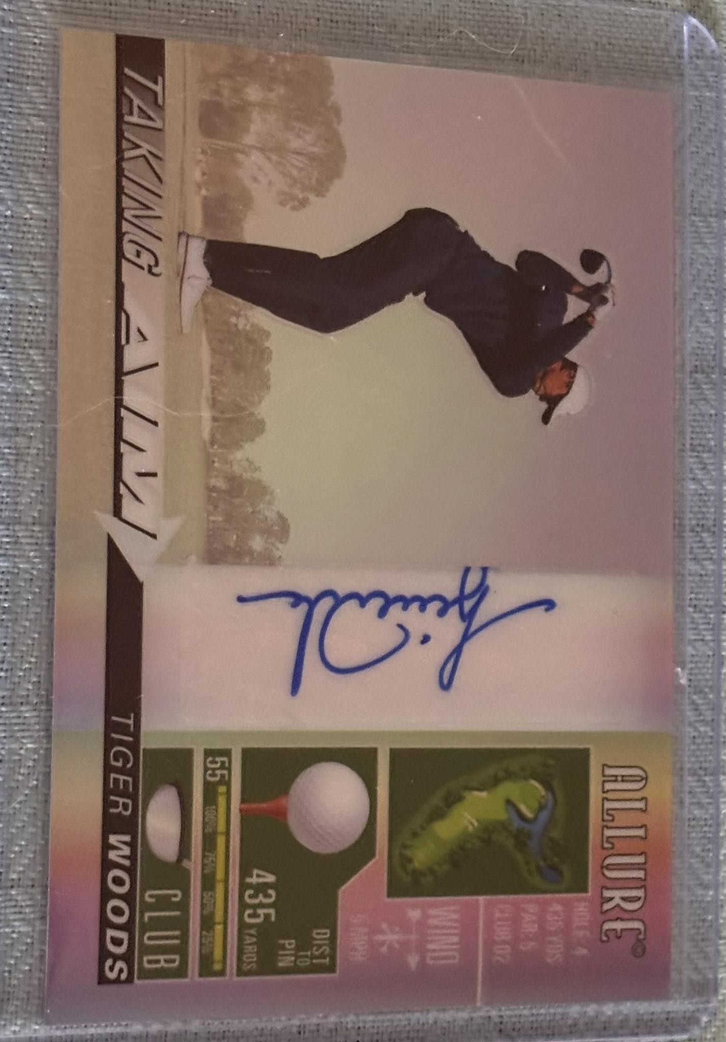 Tiger Woods autographed Upper Deck golf card found in hobby box