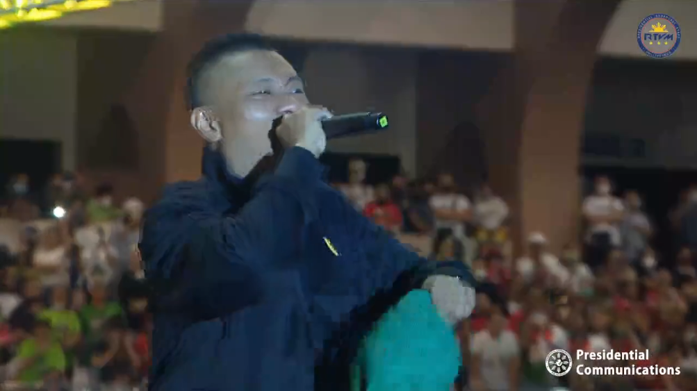 Philippine Star - Rapper Andrew E sings his hit song 