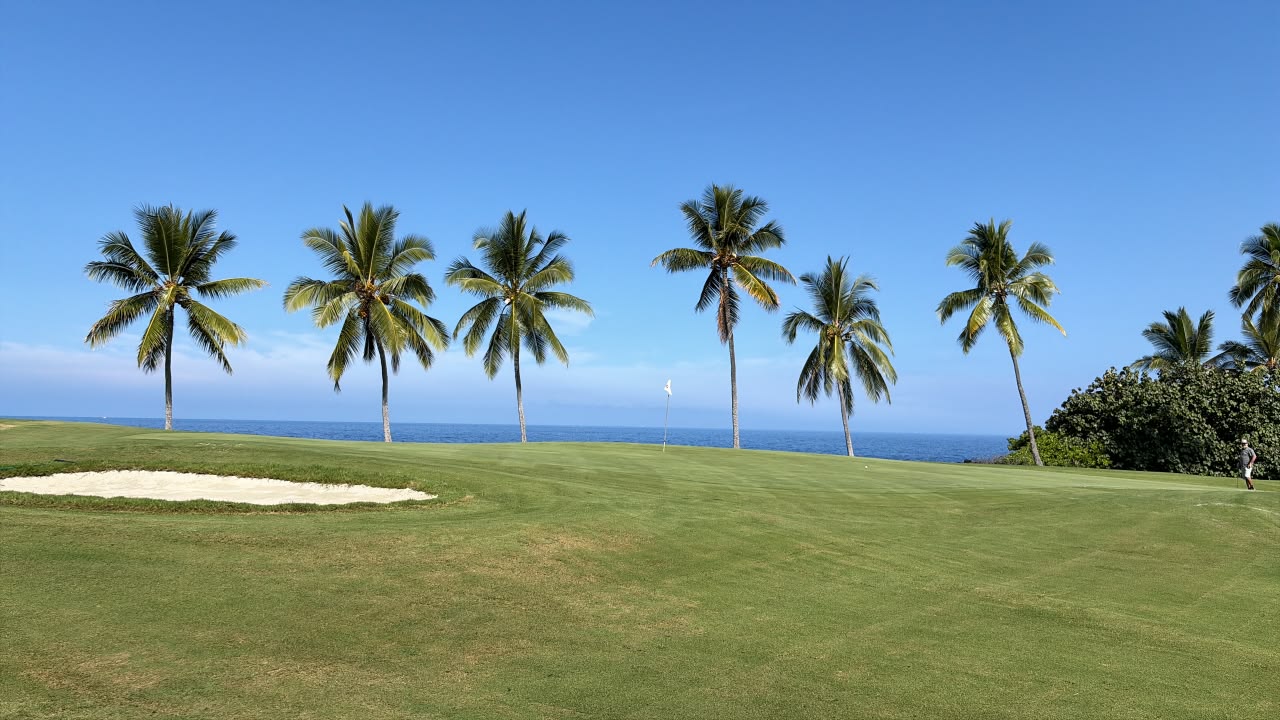 What are good public golf courses around Kona?
