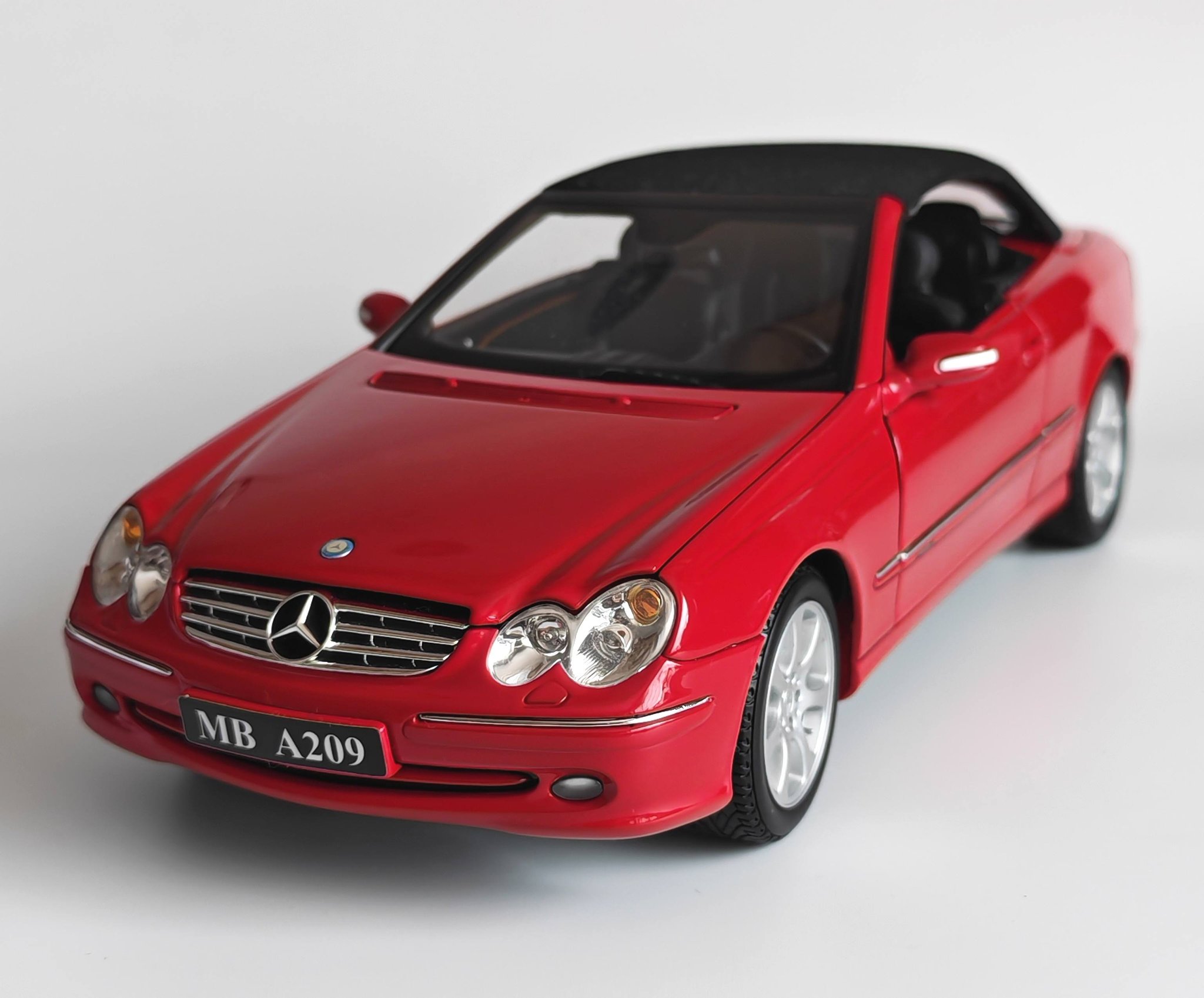 Mercedes - Benz CLK Cabriolet.