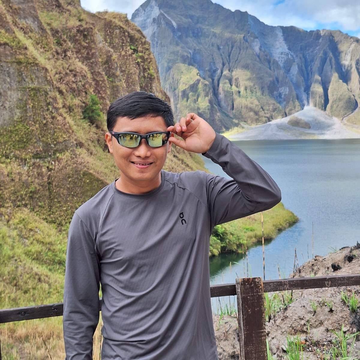 Hindi ko alam kung matutuwa ako eh,... - John Philip Dimayuga | Facebook