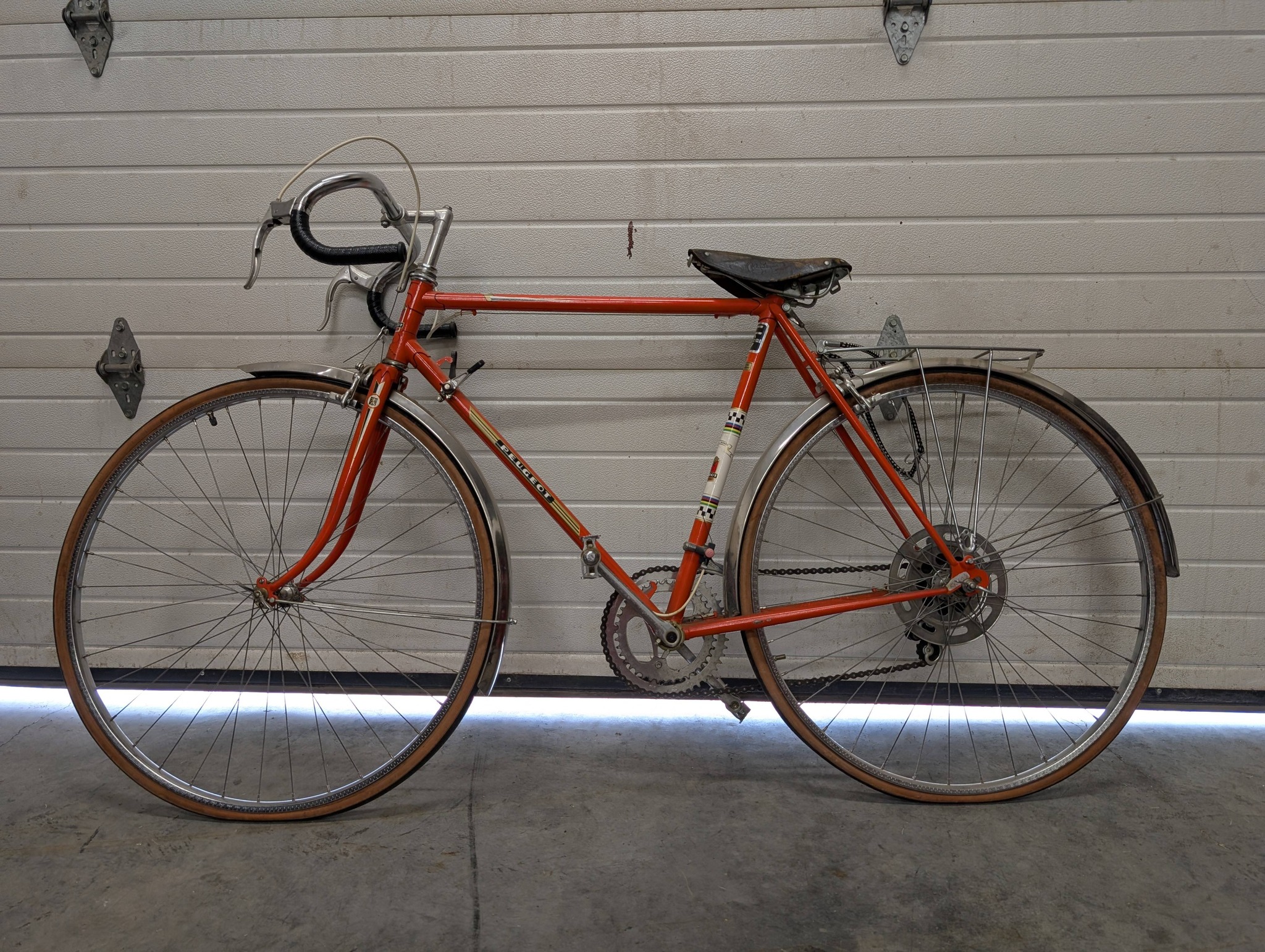 日本製、Katakura-Silk R-2DXです 。1975年製で主に輸出用を一時、国内