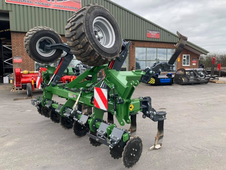 Agriweld Ltd - NEW MANTIS - depth wheels in transport...