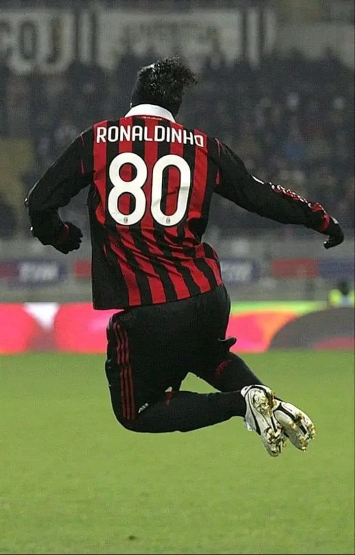 AC Milan 2009/10 Home Jersey - Ronaldinho 80 All Jerseys available