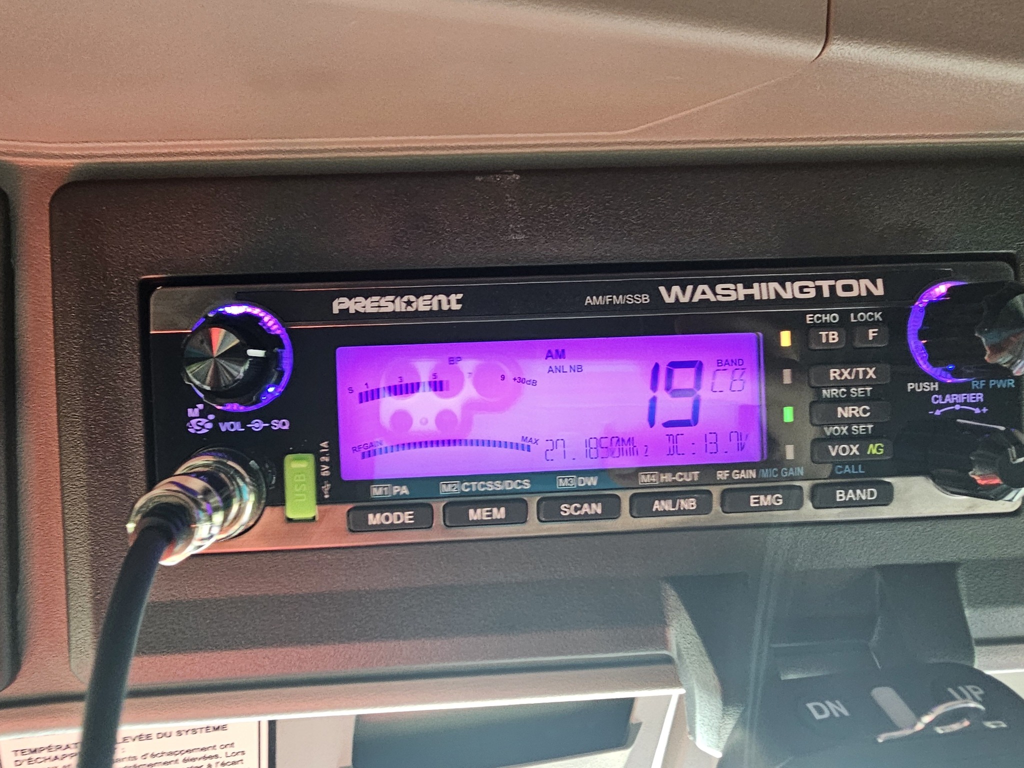 Improving antenna reception on a 2026 Volvo VNL 860