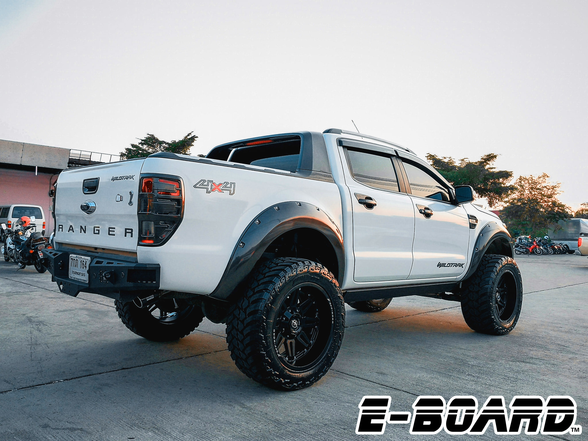 Ford Ranger Wildtrak... - E-BOARD บันไดข้างสไลด์อัจฉริยะ | Facebook