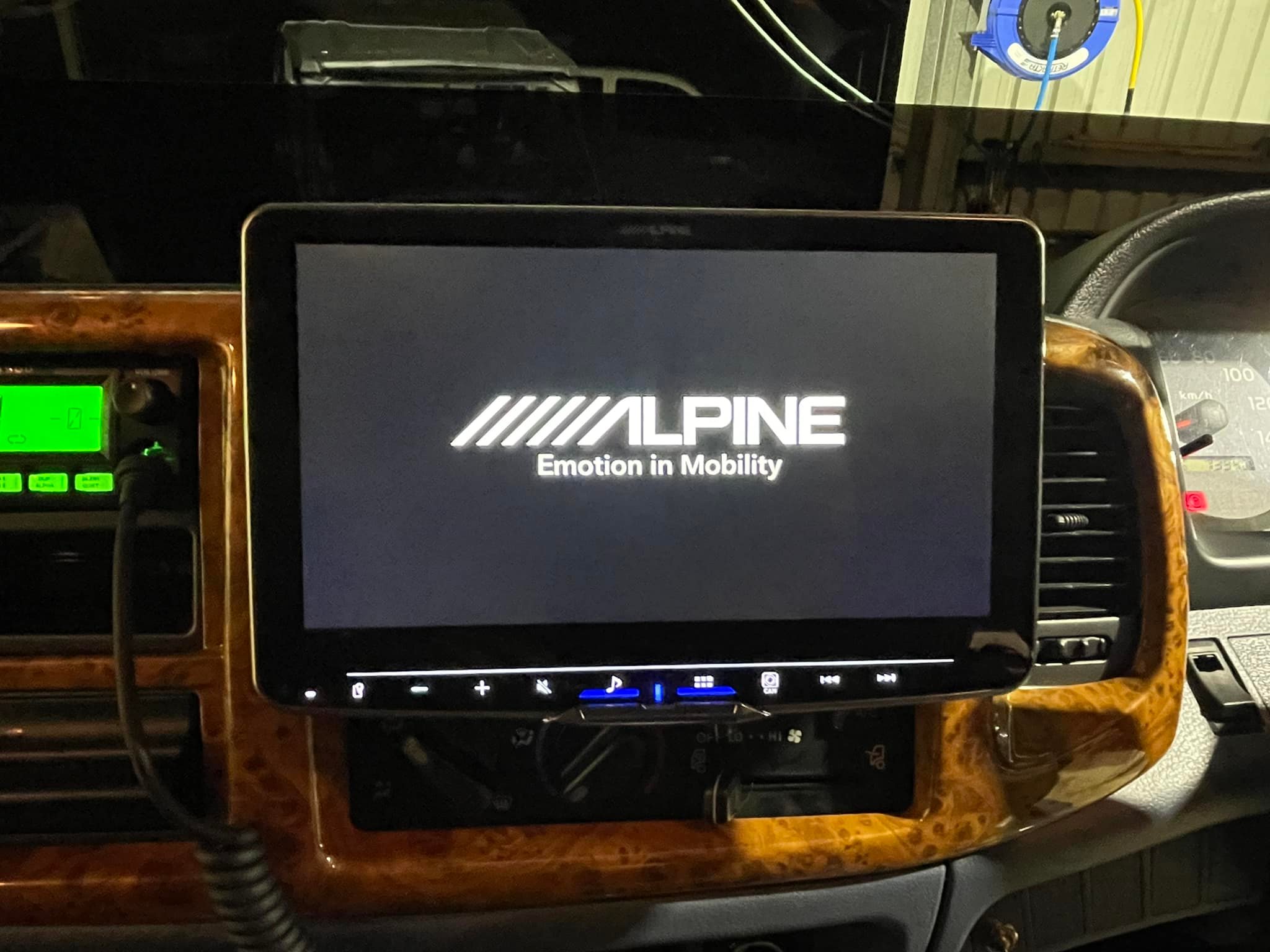 Alpine ILX-F509 or Sony XAV-9500ES head unit upgrade?