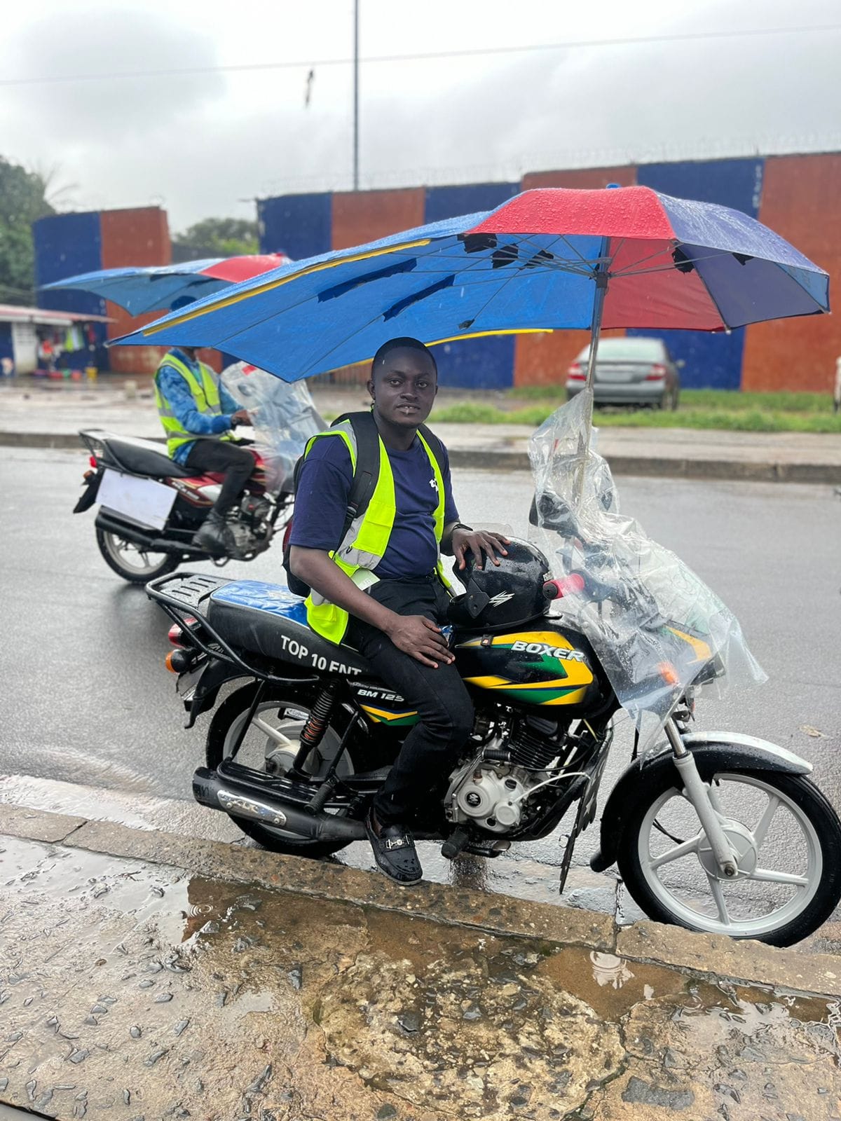 bike helmet with umbrella Shaped  Gifteee Rounded shape with an attached visor and a flat back Bicycle Helmet Brim
