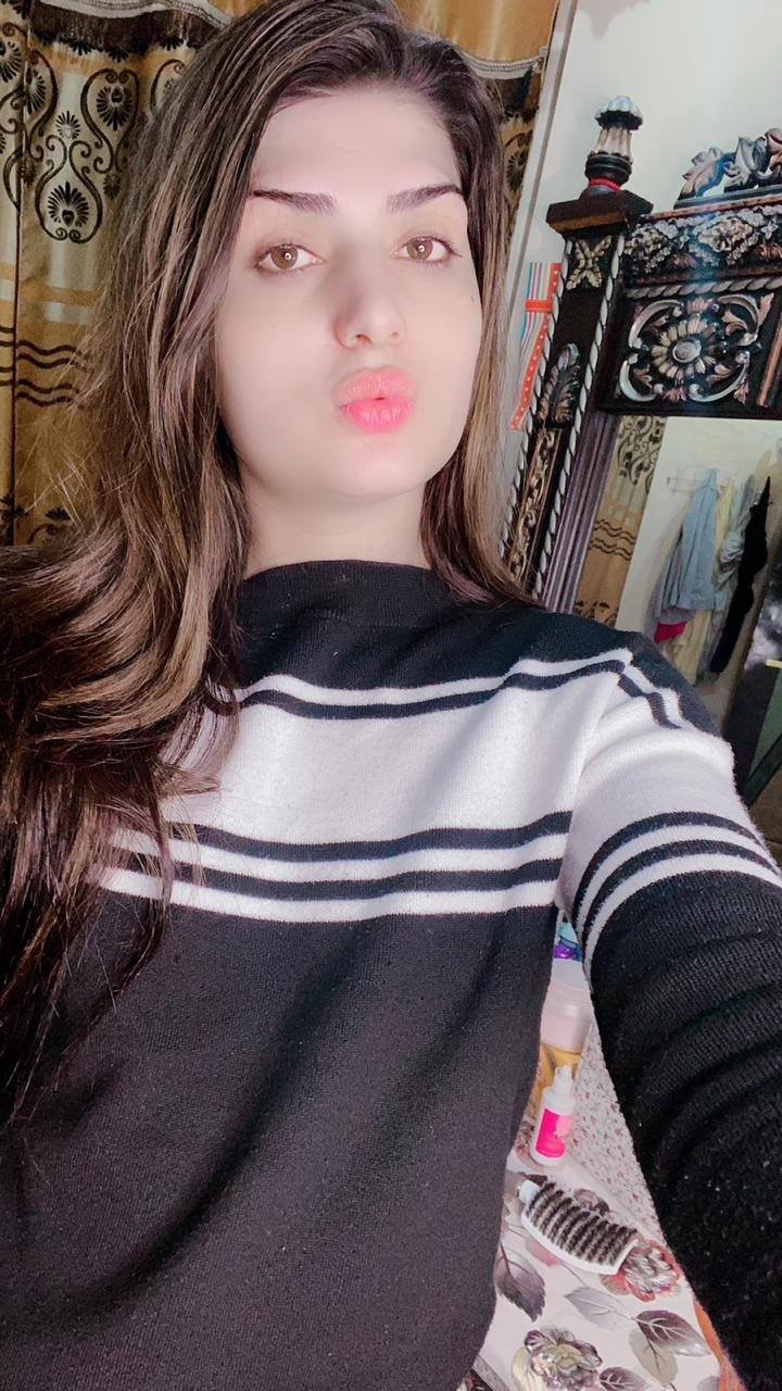 Urwa khan - Urwa khan added a new photo.