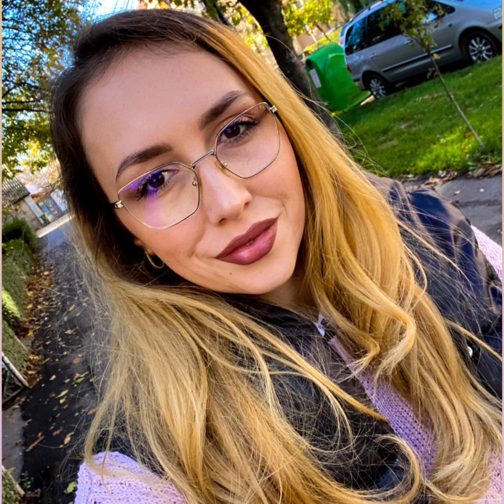 Alexandra Daiana Kholeh ( Roya Sweets )