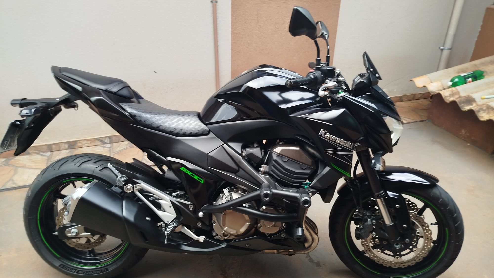 ZX-6R 2023 com apenas 7.746 km! Completa com slider, protetor de