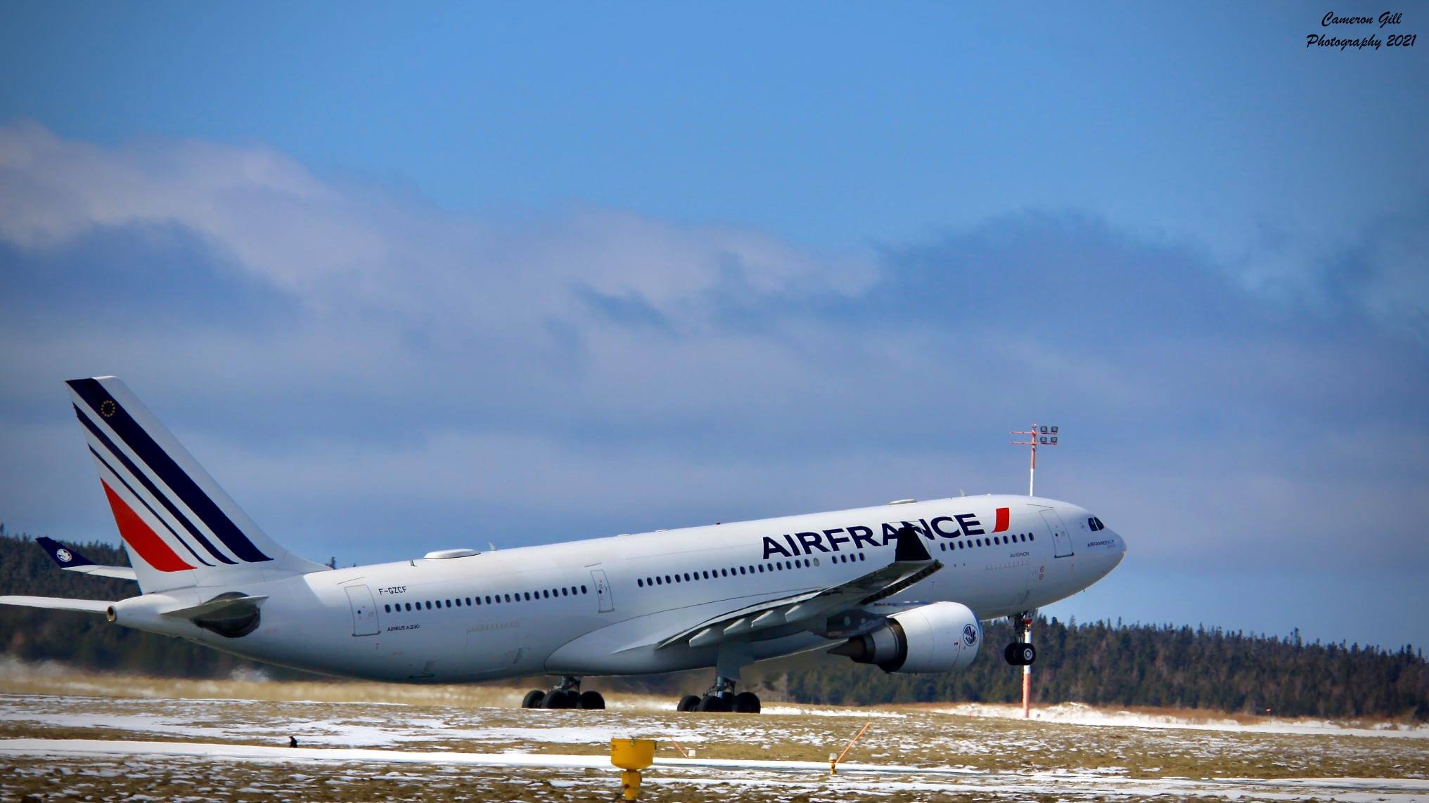 エアーフランス Air France Airbus A330-200 F-GZCO Flight AF498 Paris To Sint