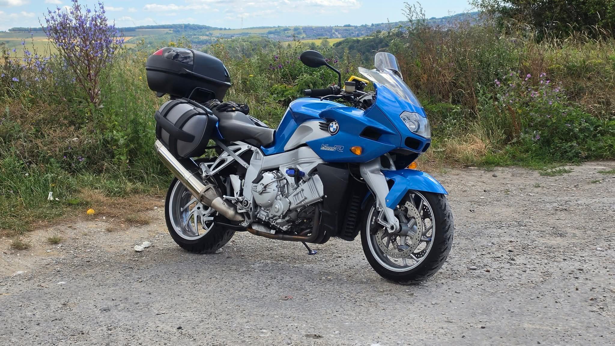 How to alleviate wrist pain on 2007 BMW K1200R Sport?