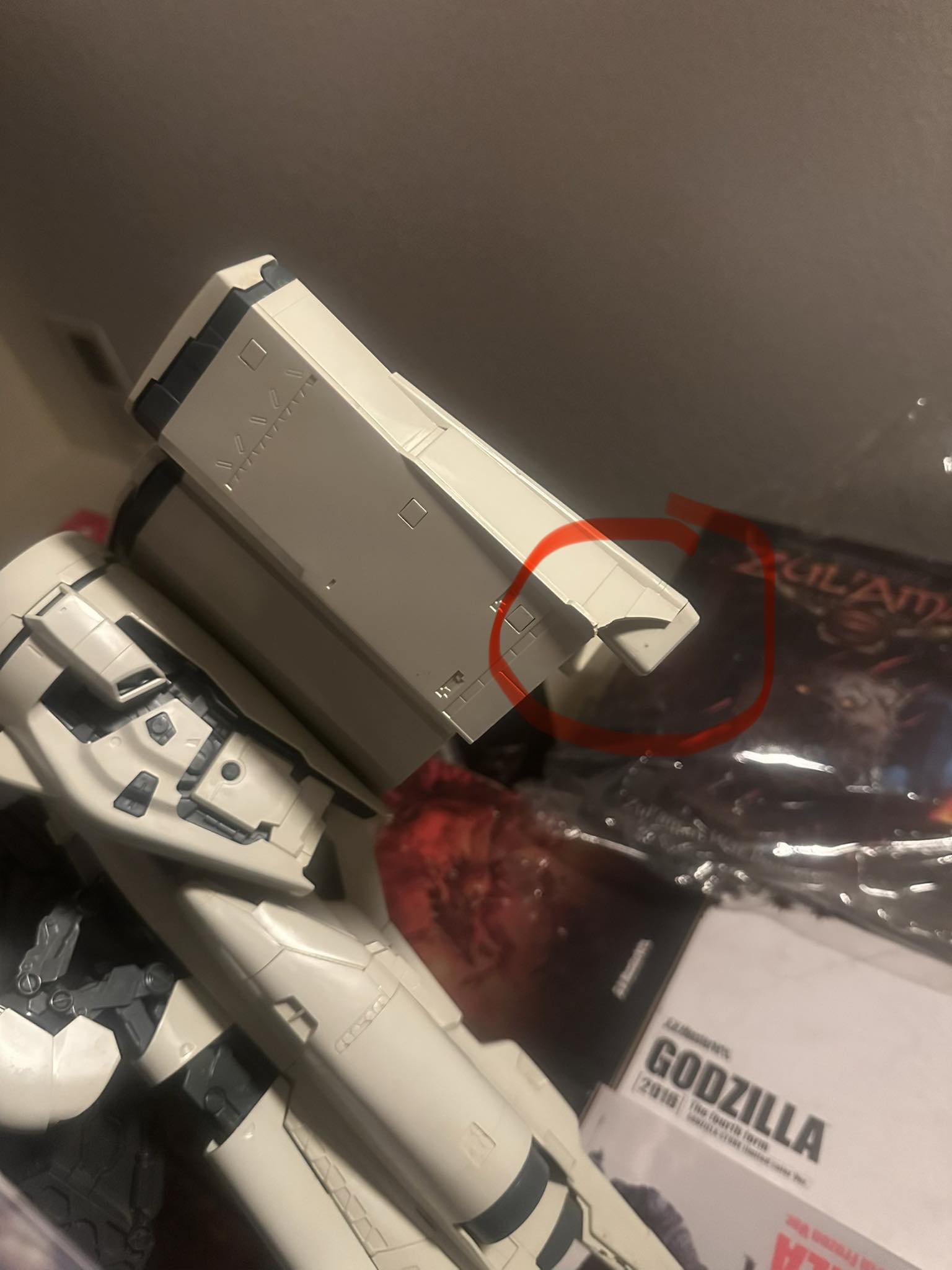 How to fix or replace a broken piece on a Gunpla model?