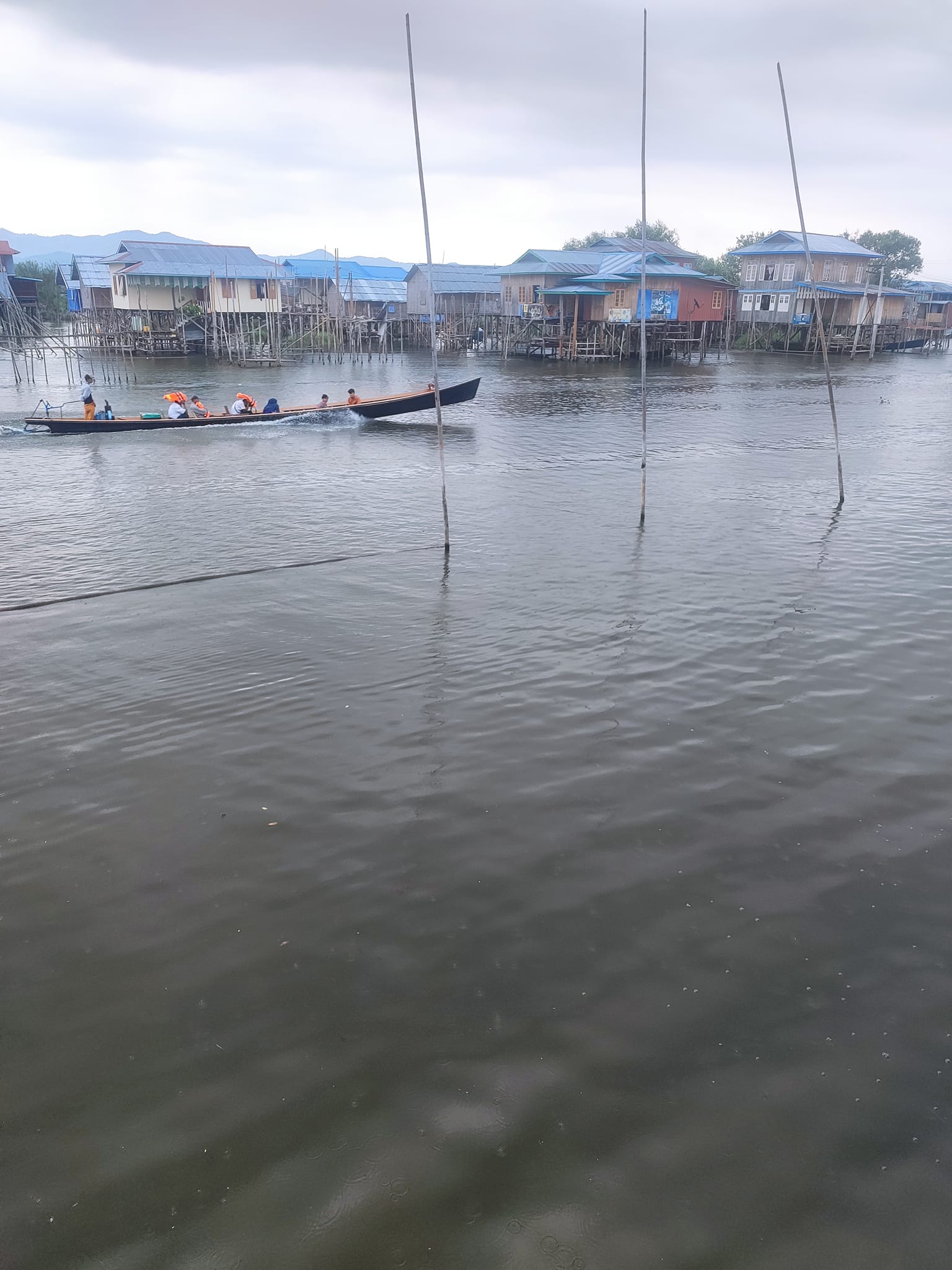 Lunch Point Restaurant အင်းလေး - အင်းလေး ဘုရားဖူး သွားပြီး ဗိုက်ဆာကြသူမ ...