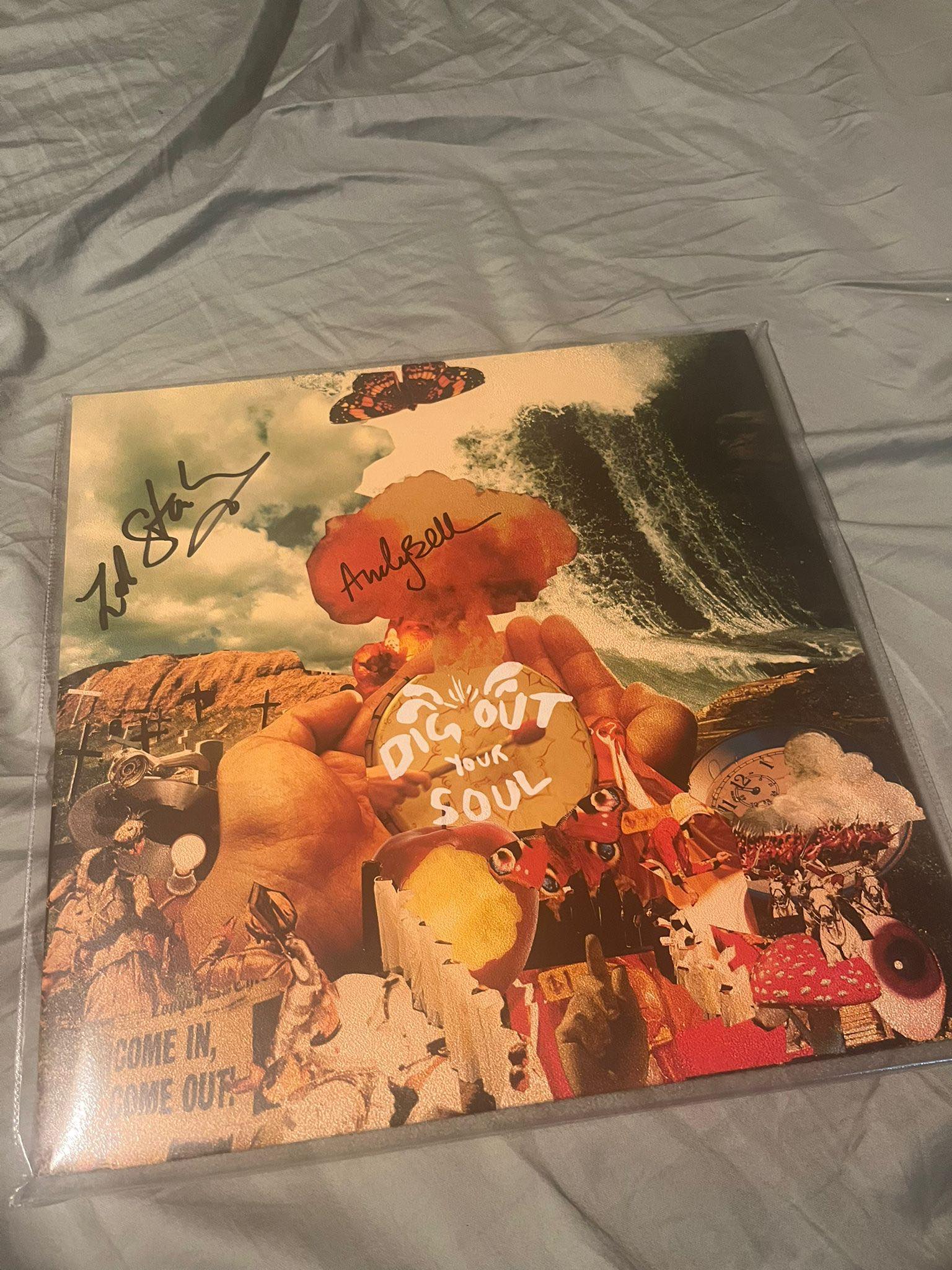 Oasis Dig Out Your Soul signed album