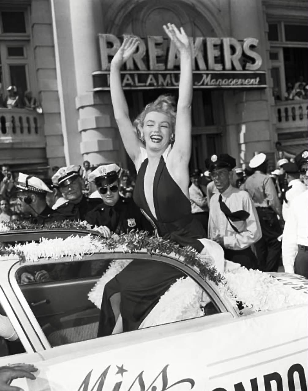 Marilyn Monroe photographed at the Miss America Parade, in 1952