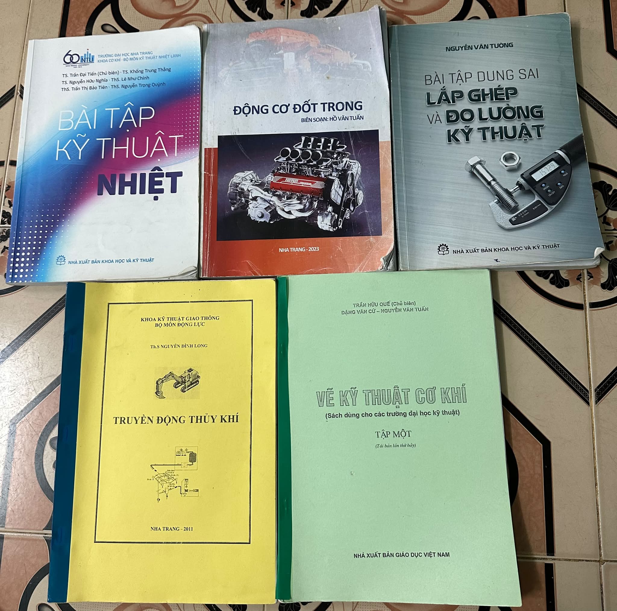 Cần pass sách