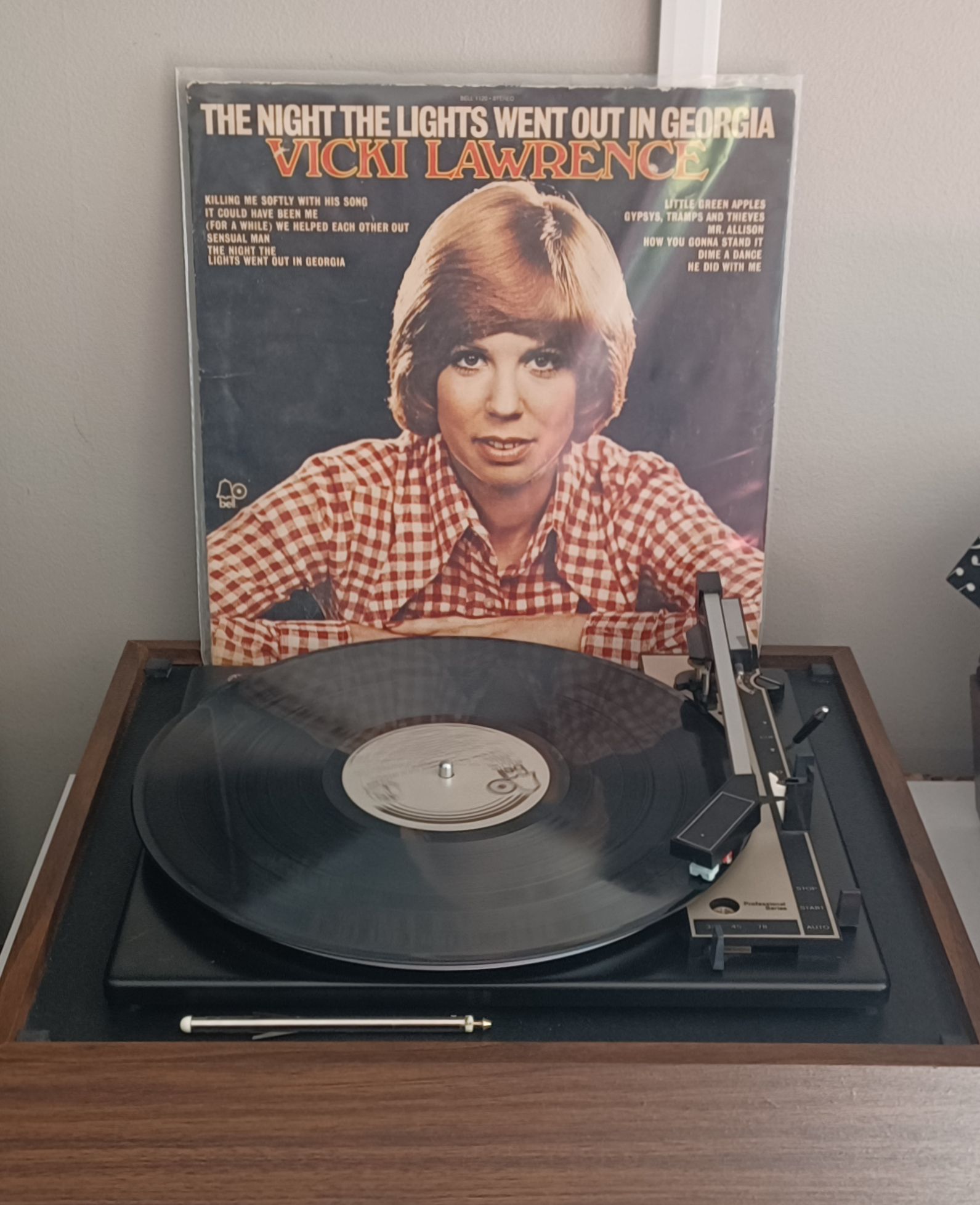 Vicki Lawrence - The Night The Lights Went Out In Georgia (1973)