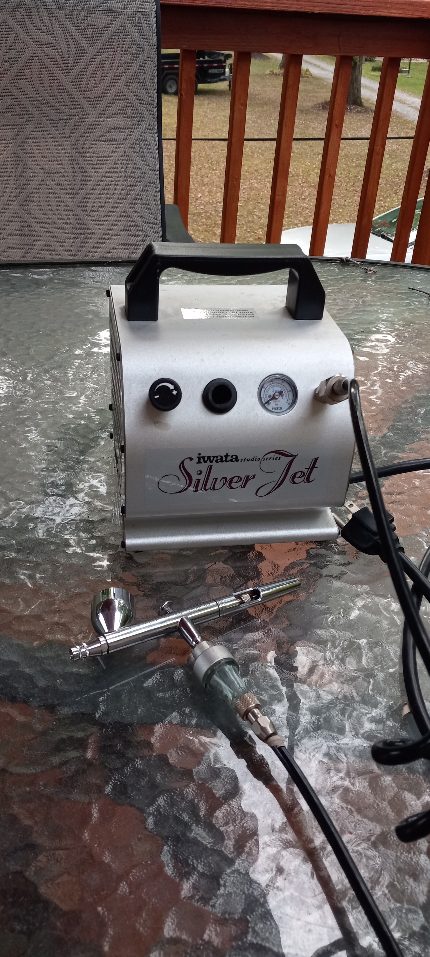 Thrift store score ! Iwata compressor $9.99 works perfectly