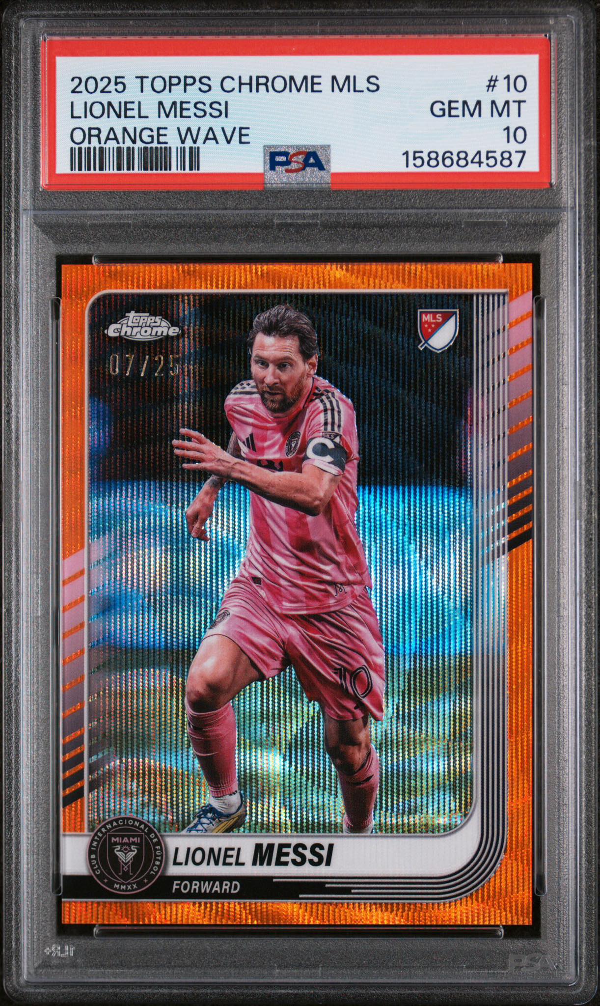 FIRST LOOK: Lionel Messi's 1-of-1 Padparadscha autograph in Topps