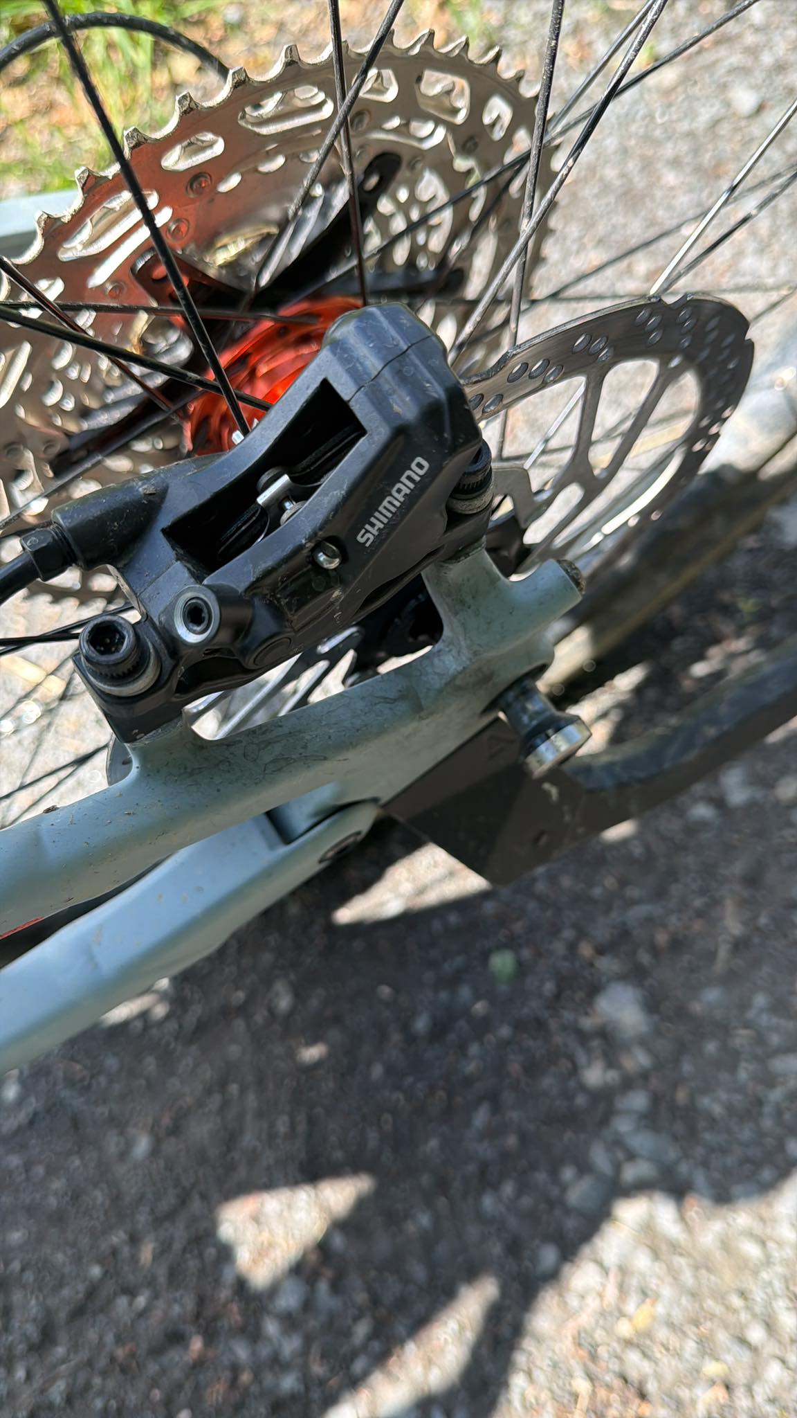 goldene mtb pedale Reverse Escape gold size-one-size Color:Cool Grey Gehrenberg Gehro Trail 2023 The design also features